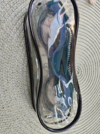 Gafas de natación con estuche