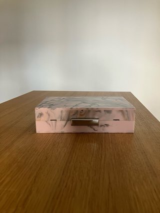 Clutch Zara efecto mármol