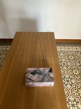 Clutch Zara efecto mármol
