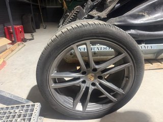 Llantas y Neumáticos Porsche 21”