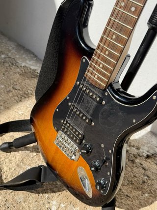Guitarra Eléctrica Squier Stratocaster