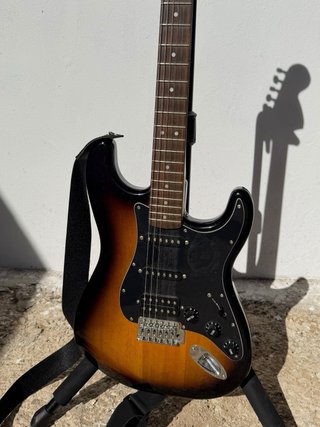 Guitarra Eléctrica Squier Stratocaster