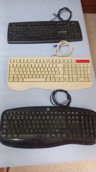 Tres teclados ordenador.