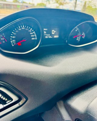 Peugeot 308 Allure 1.6 e-HDi 115 CV con Garantia