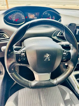 Peugeot 308 Allure 1.6 e-HDi 115 CV con Garantia