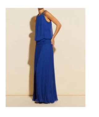 Vestido de fiesta azul con pedrería.