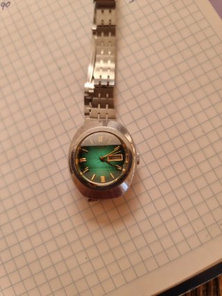 Reloj citizen Verde y Plateado. Automatico