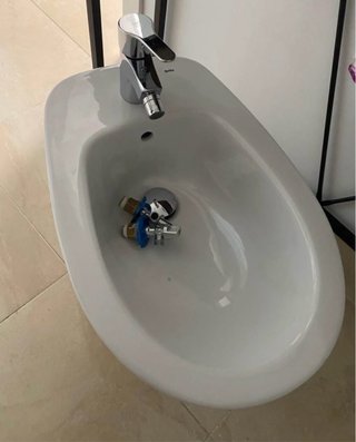 Bidé Gala con Grifería Tres.