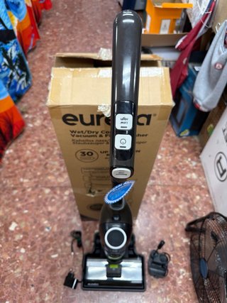 Aspiradora Fregadora sin Cable Eureka NEW400