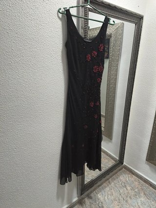 Vestido de fiesta largo negro con detalles