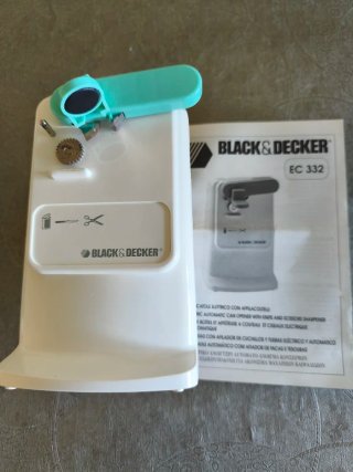 Abrelatas Eléctrico y Afilador Black & Decker EC 3