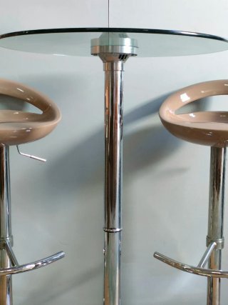 Mesa Alta de Cristal + 2 Taburetes Regulables