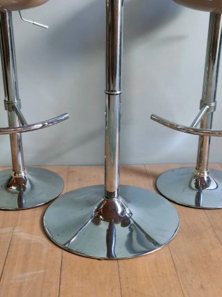Mesa Alta de Cristal + 2 Taburetes Regulables