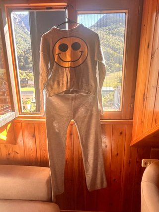 Conjunto de chándal con smiley