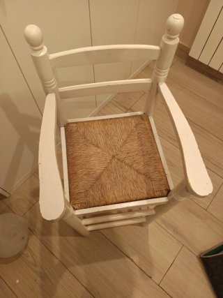 Silla de comer infantil rústica