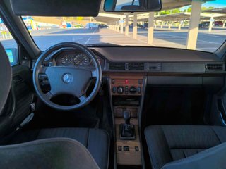 Mercedes benz 230E w124