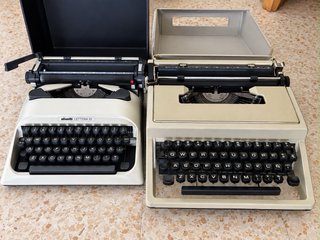 Máquinas de escribir Olivetti Lettera 35 y 10.