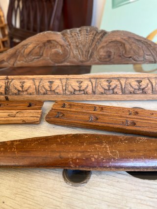 Adornos antiguos madera castaño para restauración