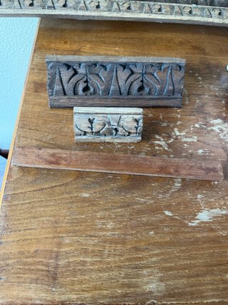 Adornos antiguos madera castaño para restauración