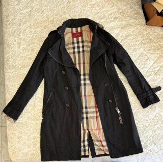 Gabardina Burberry Negra Entallada