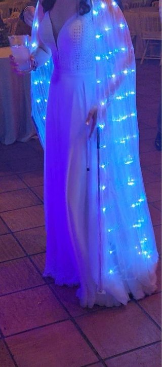 Capa y diadema luminosa de novia para barra libre