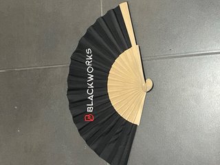 Abanico Black Works