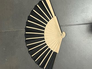 Abanico Black Works