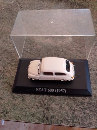 Coche miniatura SEAT 600 (1957)