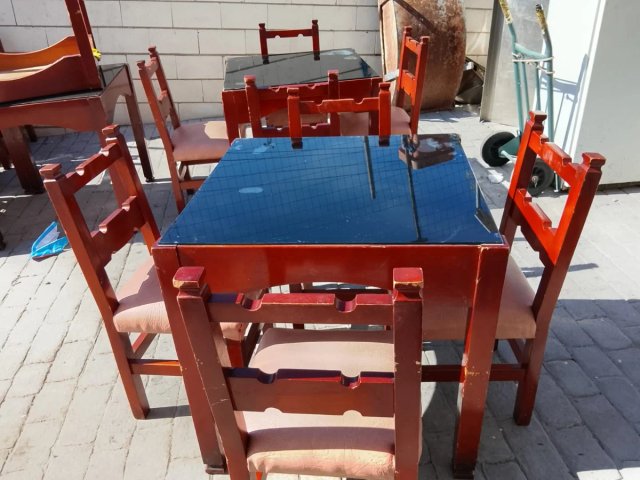 Set de 4 Mesas y 13 Sillas de Madera