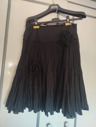 Falda Negra con Volantes