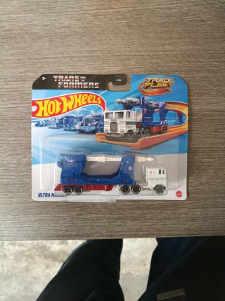 Hot Wheels Transformers Ultra Magnus