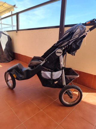 Carrito de bebé Jeep de tres ruedas