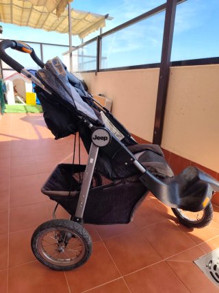 Carrito de bebé Jeep de tres ruedas