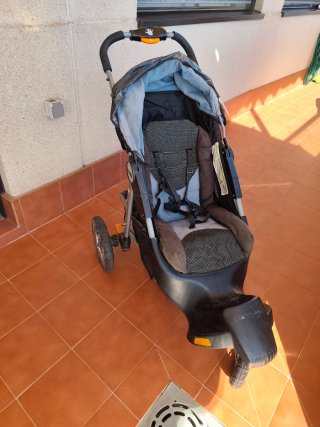 Carrito de bebé Jeep de tres ruedas