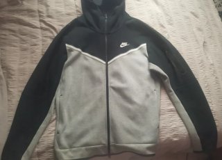 Sudadera Nike Tech