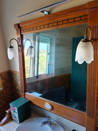 Mueble de baño clásico con lavabo Roca y lavabo