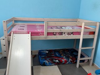 Litera con tobogán y cama inferior