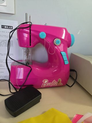 Máquina de Coser de Juguete Barbie