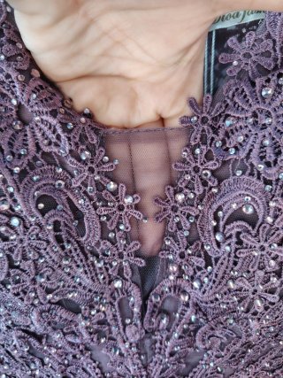 Vestido de fiesta morado con pedrería