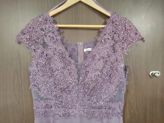 Vestido de fiesta morado con pedrería