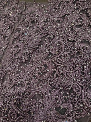 Vestido de fiesta morado con pedrería