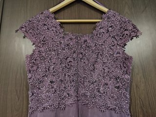 Vestido de fiesta morado con pedrería