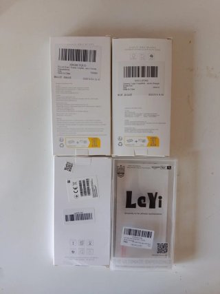 8 Protectores variados de Pantalla para Móviles.