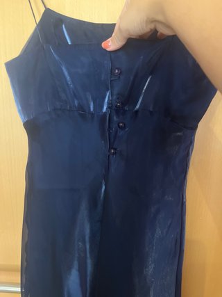 Vestido de fiesta azul con chal