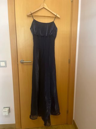 Vestido de fiesta azul con chal
