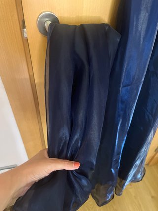 Vestido de fiesta azul con chal