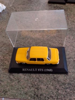 Coche miniatura Renault 8TS (1968)