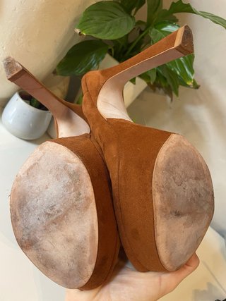 Zapato Zara tacón camel ante peep toe
