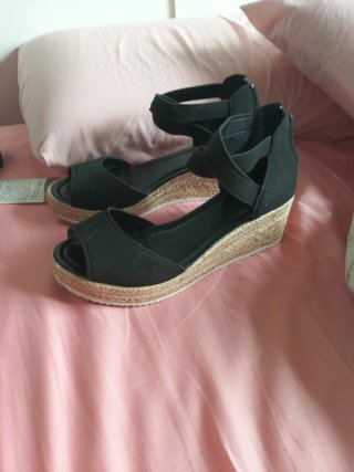 Sandalias de cuña con esparto
