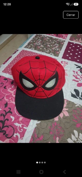 Gorra de Niño Spiderman el color es mas oscuro